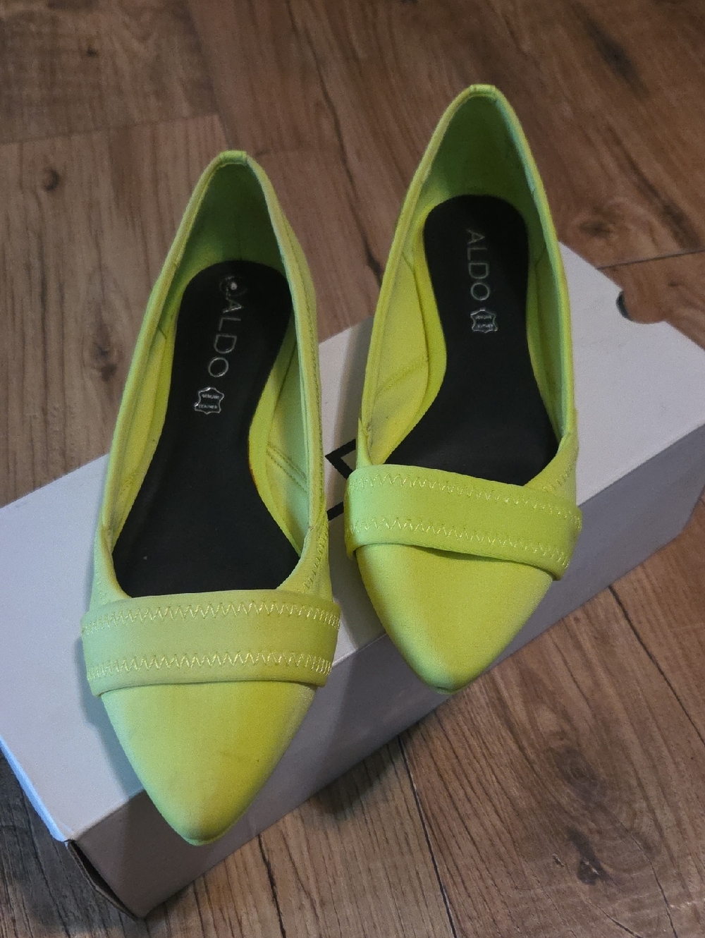Lime Pointed-Toe Flat Ballet for Women - Picture 2 of 9